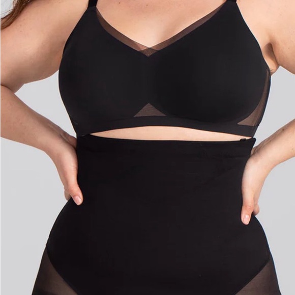COPY -nude Shapewear Bodysuit with Sheer Panels and Structured Cups - Picture 6 of 16